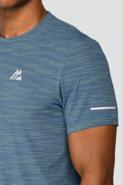 Fly 2.0 T-Shirt - Steel Blue/OG Neon/Moonstone -Cheap Unisex Activewear Store FLY 2.0 TEE STEEL BLUE OG NEON MOONSTONE Logo detail