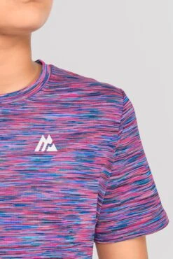 Junior Trail 2.0 T-Shirt - Navy/Pink -Cheap Unisex Activewear Store JN TRAIL 2.0 TEE MIDNIGHT BLUE NEON BLUE NEON SKY SHOCKING PINK MAGENTA logo detail