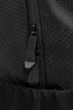 MTX Trail 2.0 32L Backpack - Black/Cement Grey -Cheap Unisex Activewear Store MTX TRAIL 2.0 32L BACKPACK BLACK CEMENT GREY zip detail