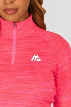 Women's Trail 2.0 1/4 Zip - Neon Pink/Red -Cheap Unisex Activewear Store TRAIL 2.0 1 4 ZIP NEON PINK MAGENTA PINK PUNCH SHOCKING PINK FIESTA RED LOGO CLOSEUP