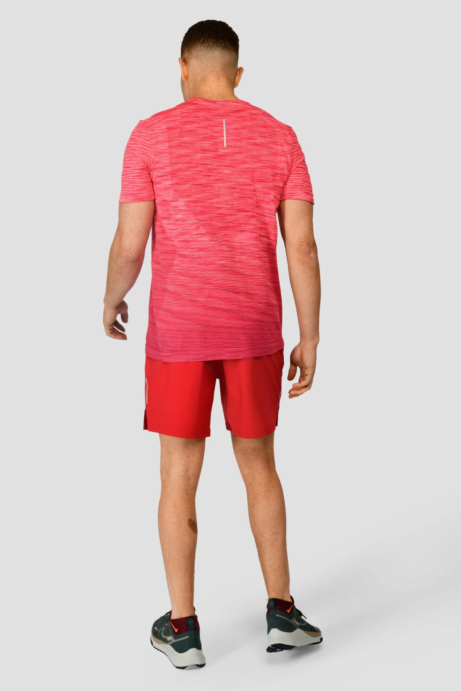 Trail Seamless T-Shirt - Hibiscus/Rouge 4 Trail Seamless T-Shirt - Hibiscus/Rouge - Image 4