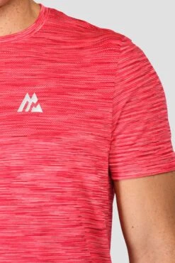 Trail Seamless T-Shirt - Hibiscus/Rouge 11 Trail Seamless T-Shirt - Hibiscus/Rouge -Cheap Unisex Activewear Store TRAIL SEAMLESS TEE HIBISCUS ROUGE logo detail